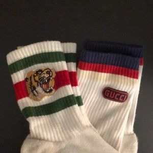 2 pairs of Gucci socks